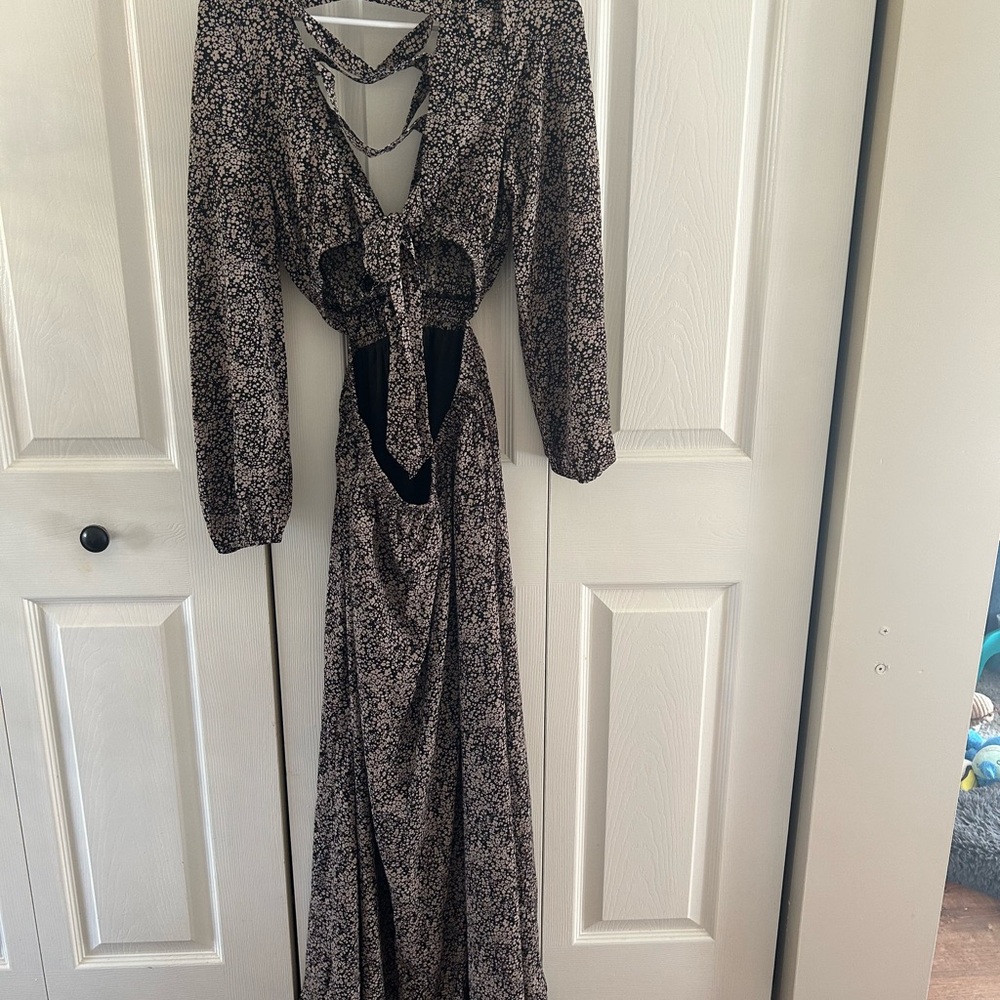 Aakaa Black and White Backless Floral Dress